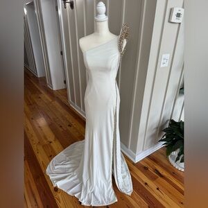 Elegant White One-Shoulder Dress